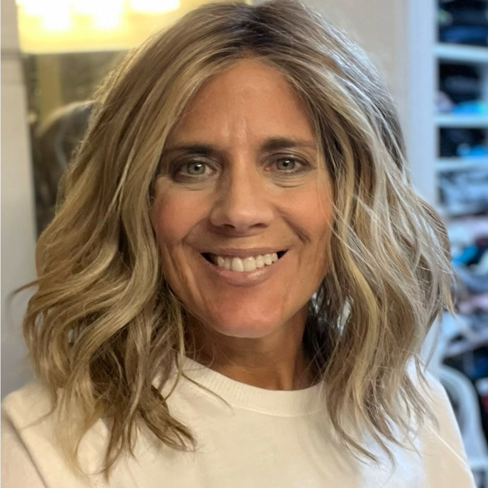 Rachel Welch Wavy Day in Iced Cappachino - Picture 2 of 2